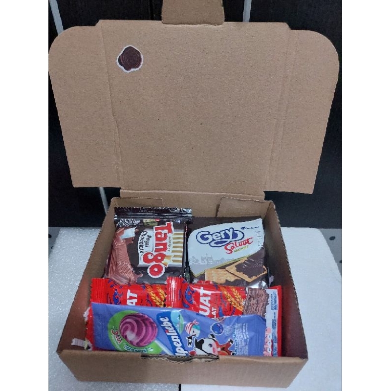 

snack hampers | gift box snack mini | hadiah kotak jajan murah | snack box