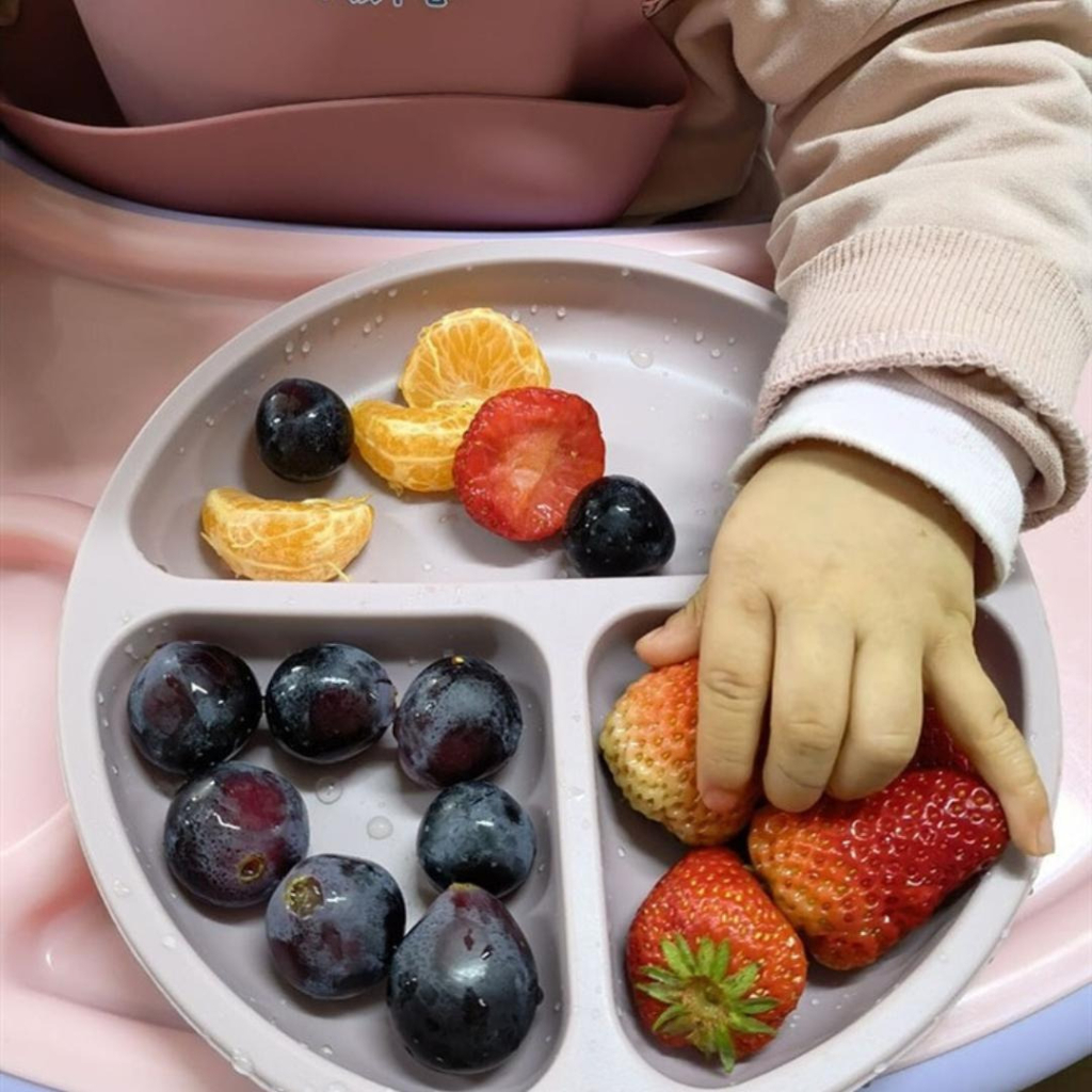 Tempat Makan Silicon Dengan Mangkok+Sendok+Garpu+Gelas+Piring+Bib SW-YSN232