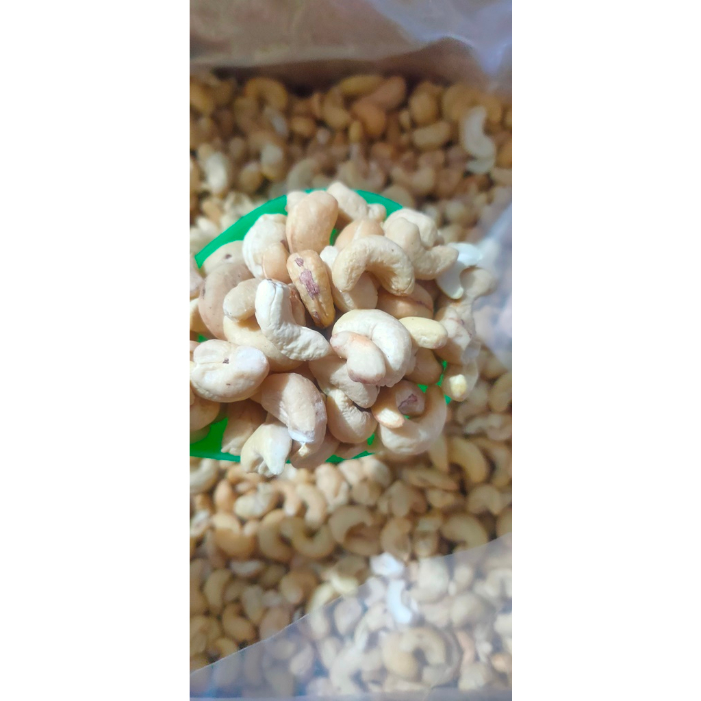 

1000gr Kacang Mede Mentah Super - Mete - Raw Cashew Nuts - Sulawesi