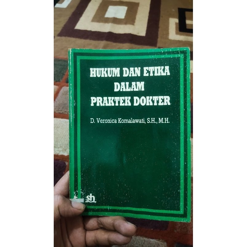 Buku Hukum dan Etika dalam Praktek Dokter.