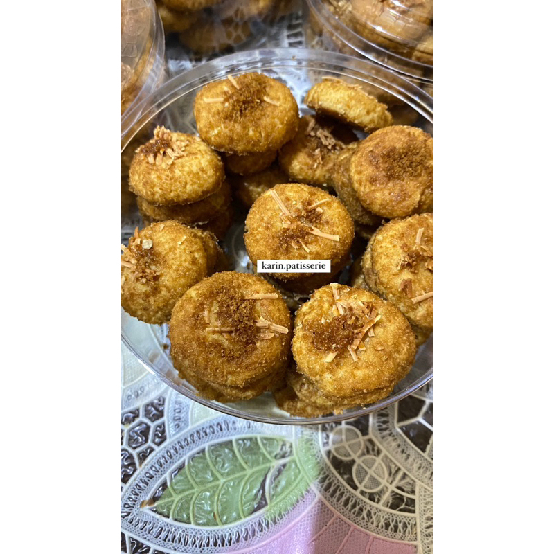 

Palm Cheese Cookies Premium by Karin (Seperti Kastengels dibalur gula aren semut)