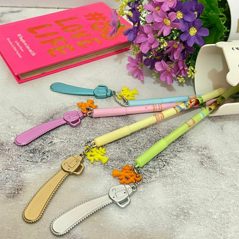 

Pulpen gantungan miniatur gergaji mesin warna warni murah harga terjangkau