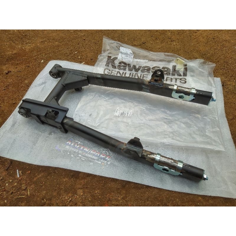 Arm kawasaki W175 original model arm kaze swing arm w175 lebar arm kaze pnp fullset komplit cocok un