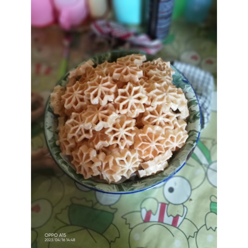 

Kue Kembang Goyang