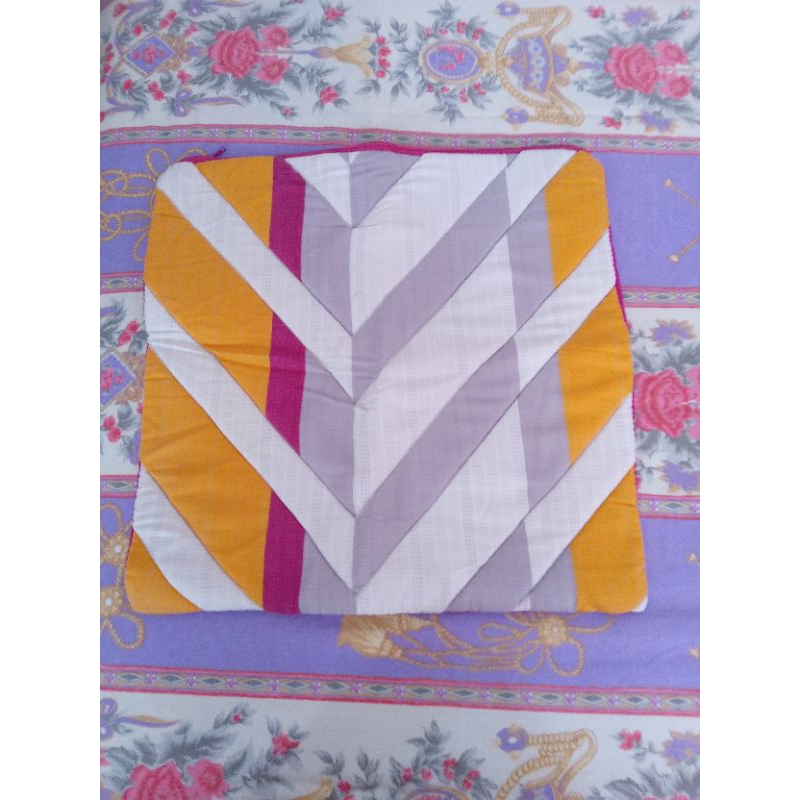 SARUNG BANTAL SOFA/ SOFA CUSHION PRELOVED