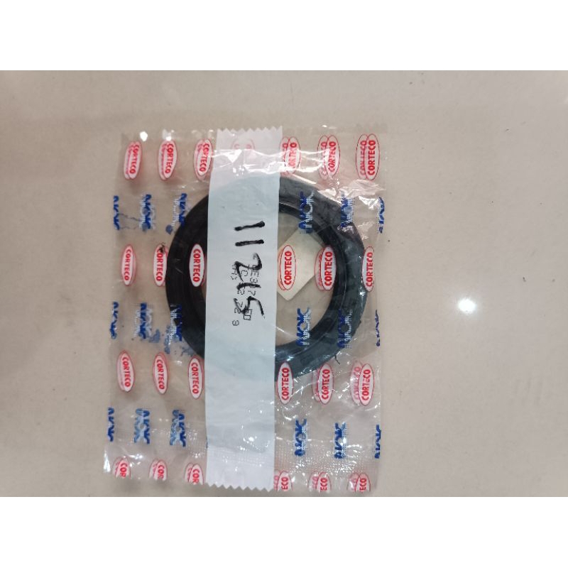 Oil seal Belakang Hiline pick up, Taft F73 Independent, di as roda