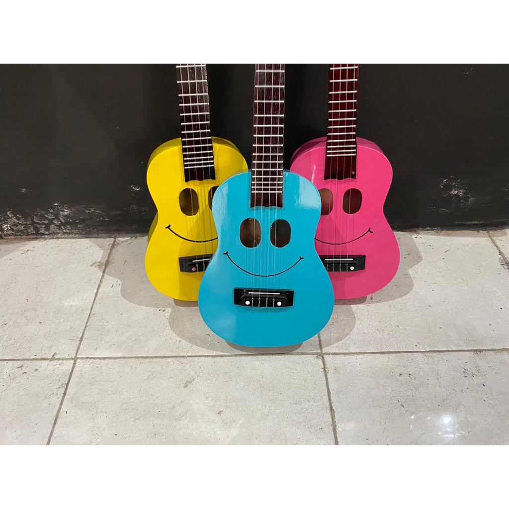 Ukulele Smile Custom Murah