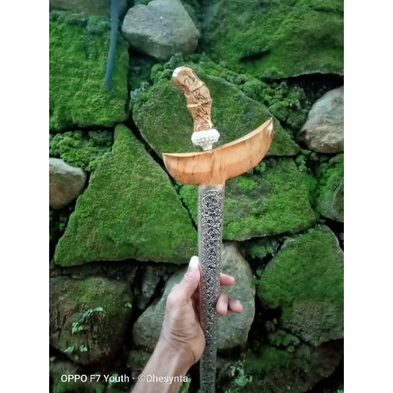 

Warongko Wulan tumenggal