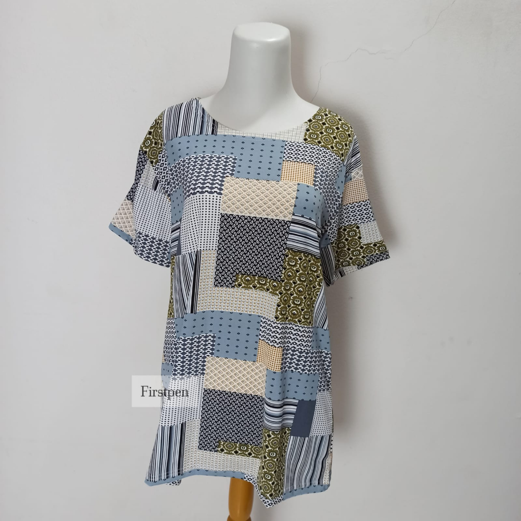 Kaos Jumbo Motif Bunga Lengan Pendek Wanita