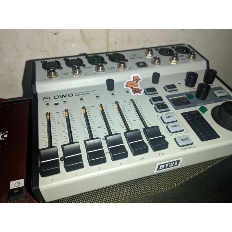 Mixer Digital Behringer Flow 8 / Soundcard 8 Channel Multi Track