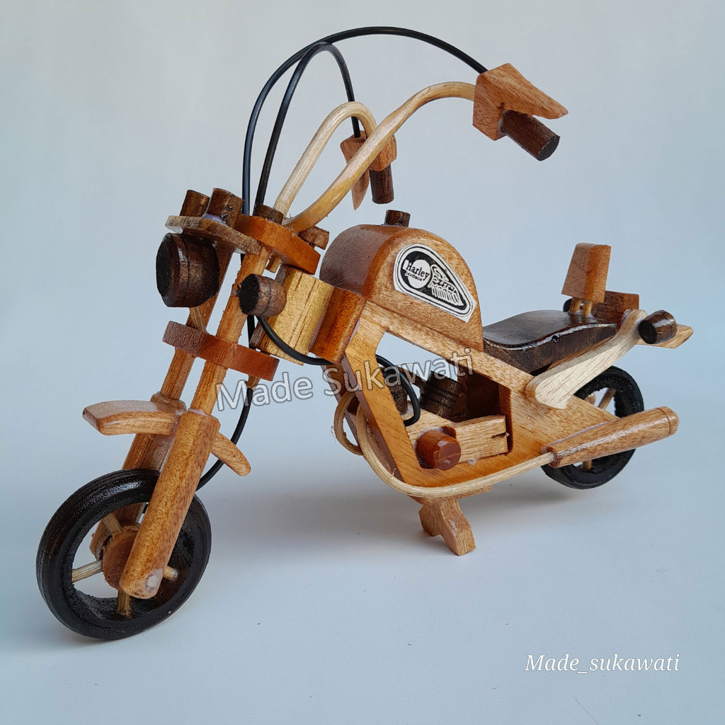 Miniatur motor Harley kerajinan kayu handmade