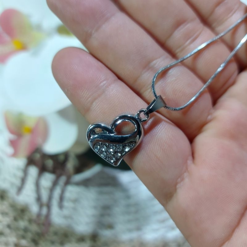 4s Grosir Solo || KALUNG SILVER RHODIUM ANTI KARAT &amp; LUNTUR DENGAN LIONTIN LOVE AKSEN PERMATA