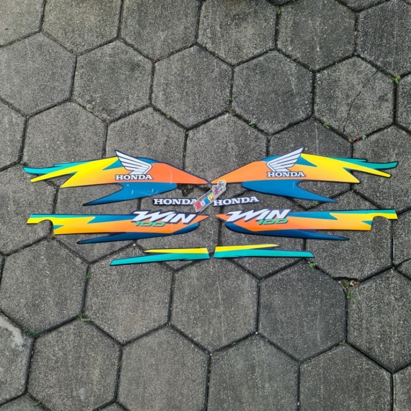 Striping Honda Win 100 Stiker Motor Lis Body Standart Tahun 2001