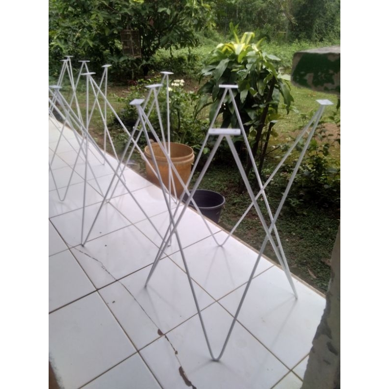 kaki meja atau kursi besi beton