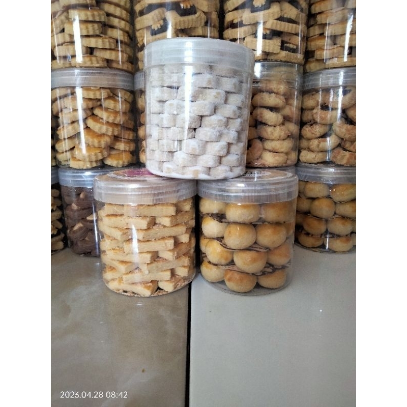 

paket (nastar,kastagel,putri salju)