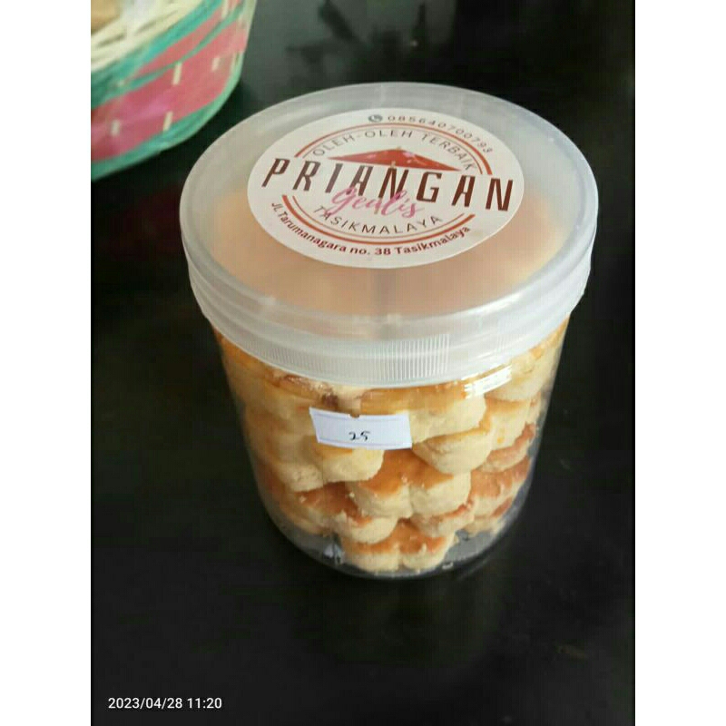 

kue kacang hati Toples