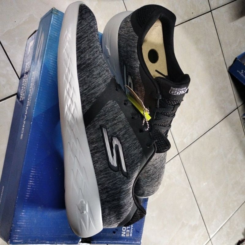 Sepatu Pria Merk Skechers New  Original size 42 (1) 41 (1)