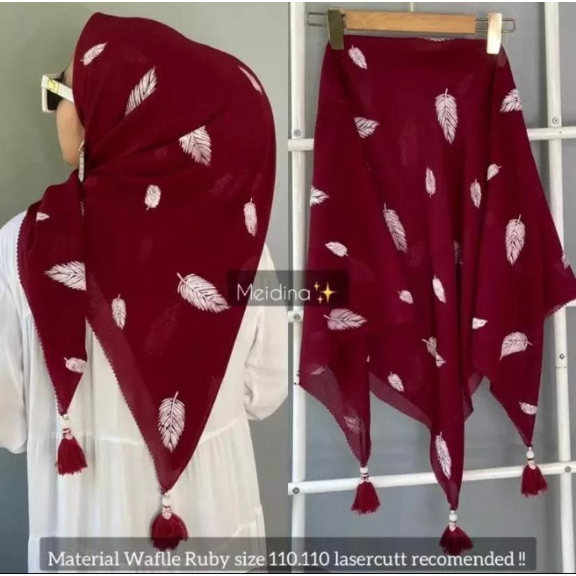 hijab segi 4 bella square motif bulu ayam tassel jambul