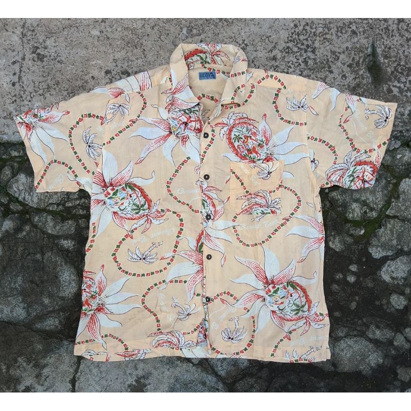 Kemeja living island hawaii loop collar