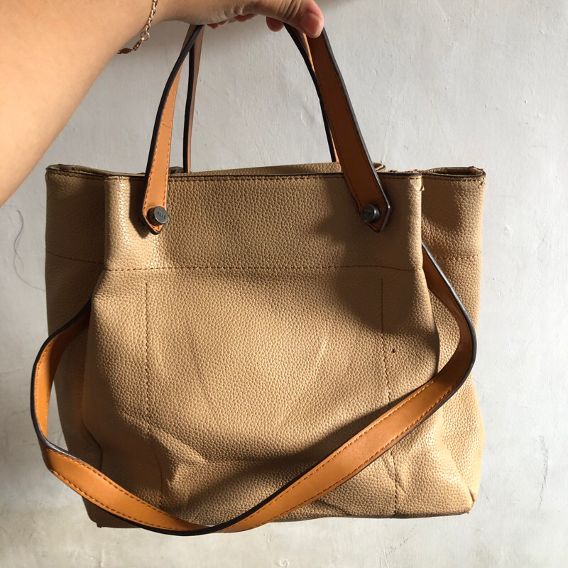 Preloved elle & agatha bag