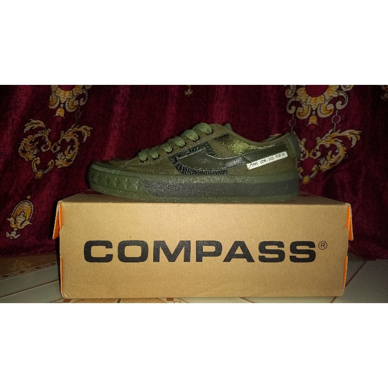 Sepatu compass retrograde edisi flight jacket