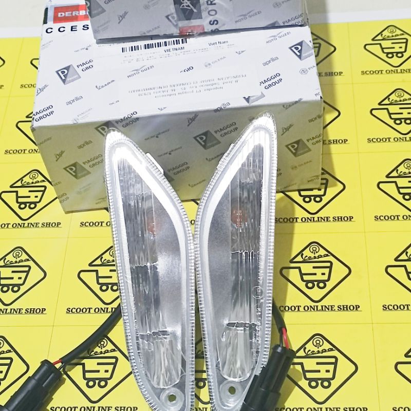 Lampu Sen Belakang Vespa Sprint Primavera Kanan Kiri / Lampu Sein Vespa Sprint Primavera Set