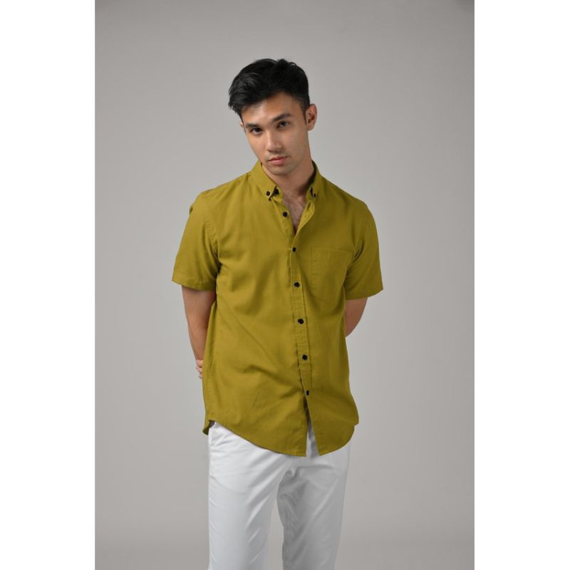 Kemeja Polos Pria Lengan Pendek Cowok Kasual Basic Slimfit Hijau Lemon Lime