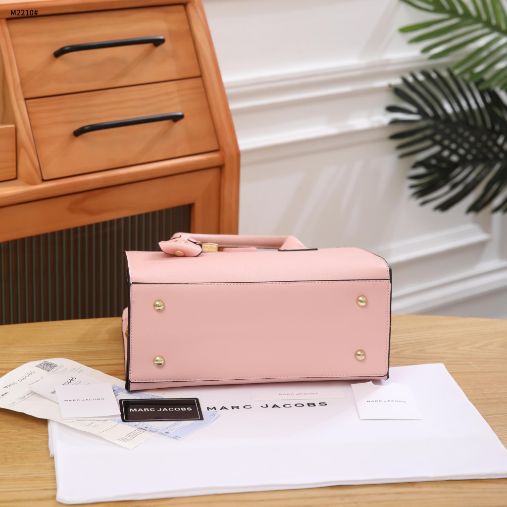 M2210 Tote Bag in Leather