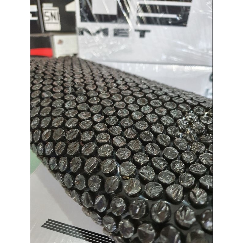 

Bubble wrap tambahan untuk packaging pengiriman helm