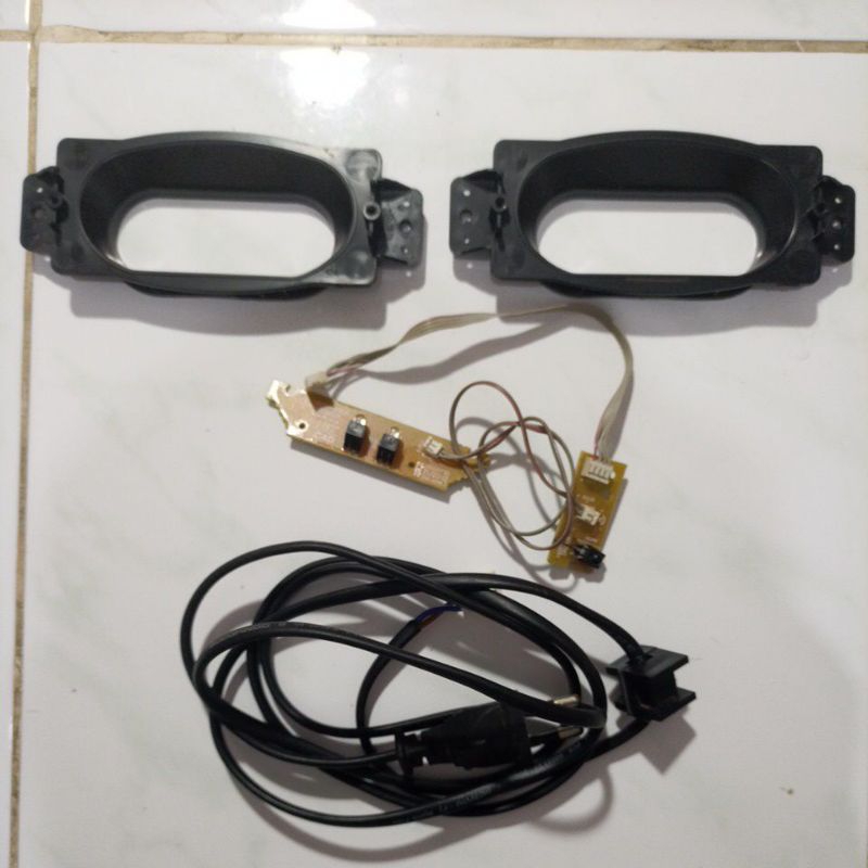Set sensor IR, indikator, corong speaker dan kabel power TV Polytron PLD22D9500