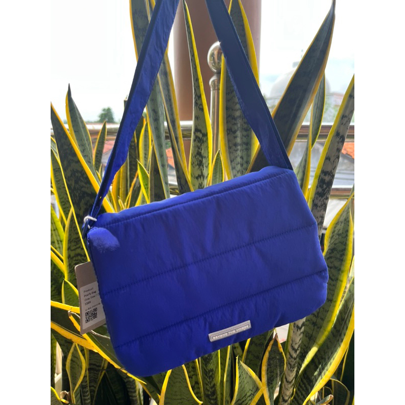 [Preloved] Beyond The Vines Poofy Bag Cobalt