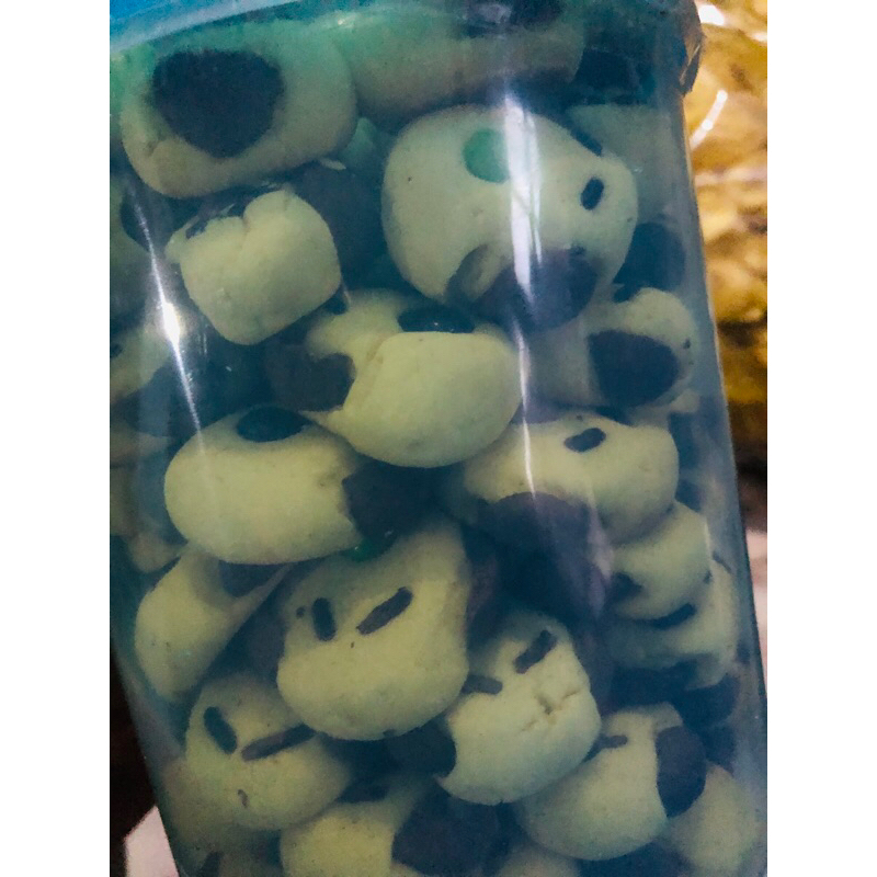 

kue berbentuk seperti hewan anjing dan terdapat isian slai nanas