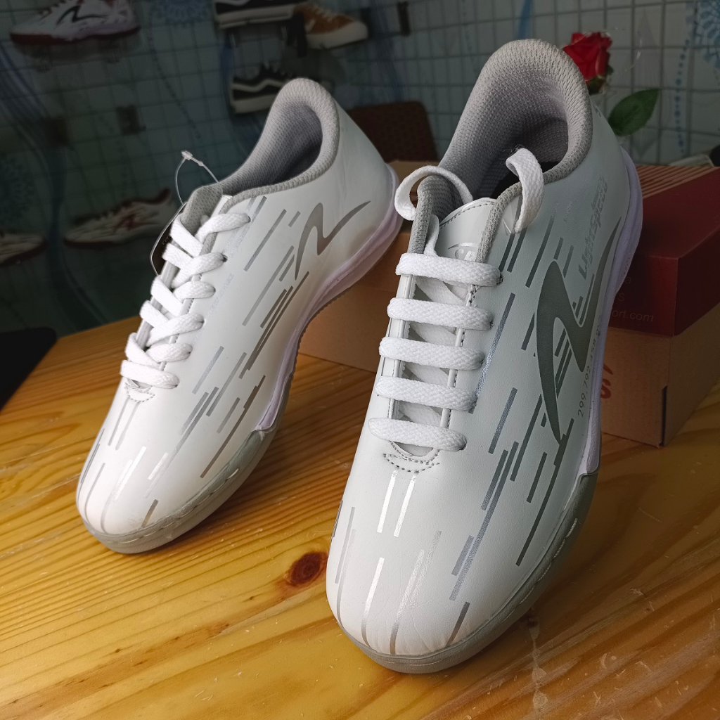 Sepatu Futsal Lightspeed Reborn In Silver - Sepatu Futsal Specs Accelerator - Sepatu Bola Futsal Pri