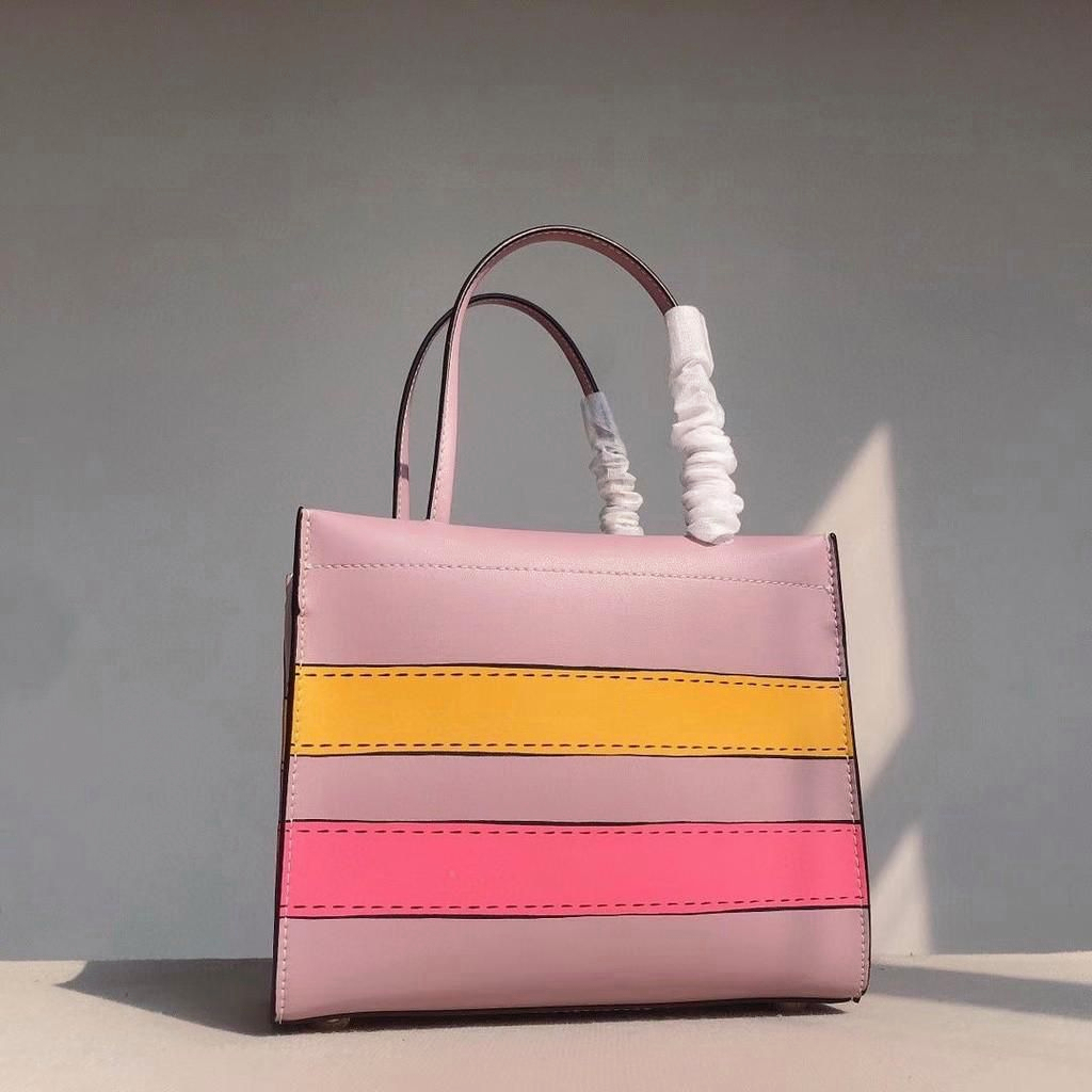 C9814 C8551 C5660 C5661 Original COACH Cashin Carry 22 with Trompe L'Oeil Print