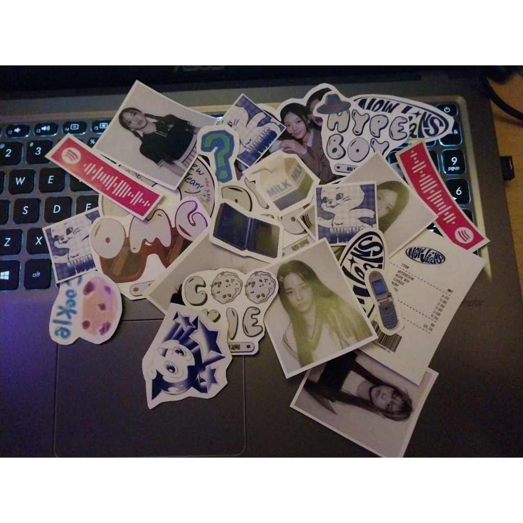 

STICK WITH U | NEW JEANS STICKER PACK - FOR HANDPHONE/LAPTOP