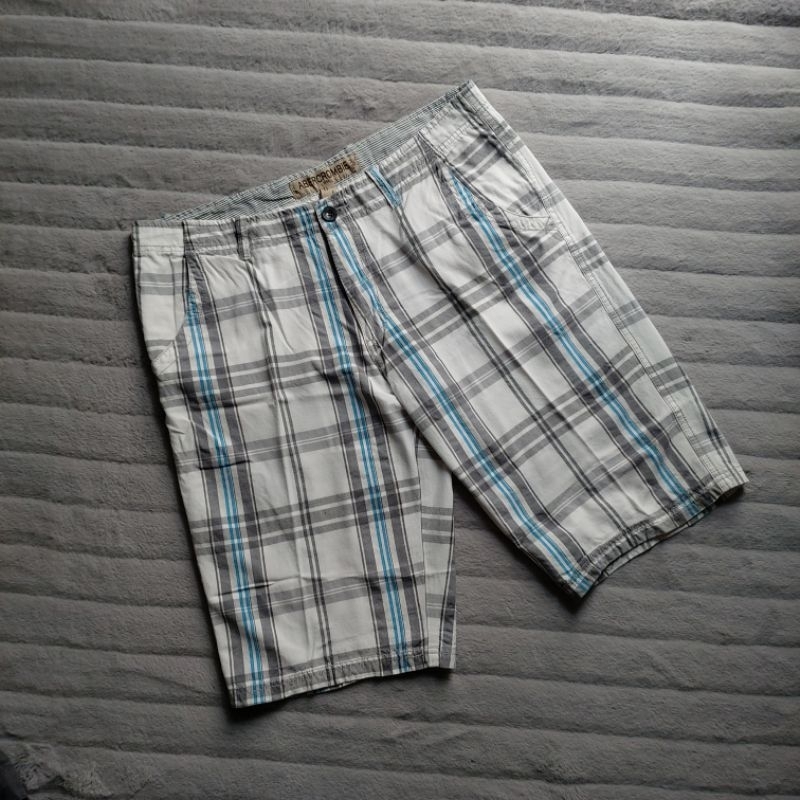 (Preloved) Celana Pendek Pria kotak-kotak Abercrombie Putih
