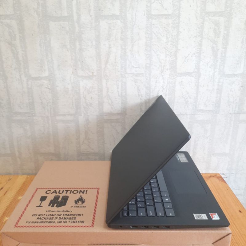 Laptop Lenovo 14w AMD A6 - 9220C Ram 4/64 Touchscreen Backlight  Vga Amd Radeon R5 Graphic Windows 10 super slim ok