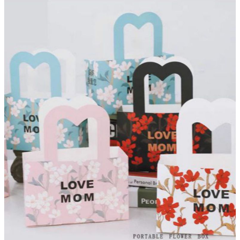 

B9 Box Tenteng | Kotak Love | Kotak Tenteng Bunga | Kotak hari ibu | Flower Box | Box Bunga | Florist | Mother day | Kotak Love you mom | Hari Ibu