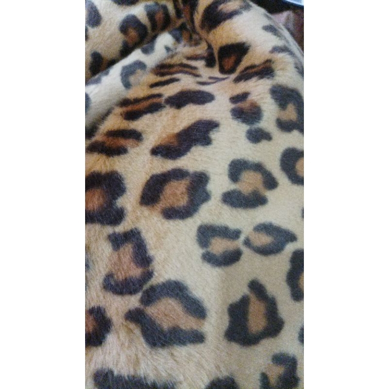 Kain Bulu Motif Leopard