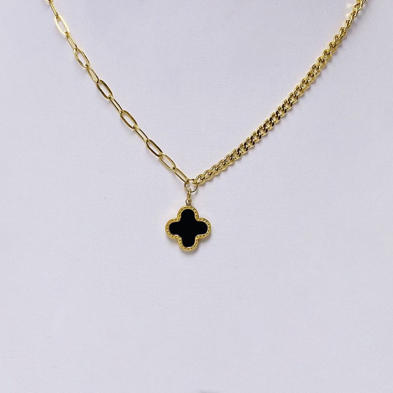 kalung clover hitam titanium asli