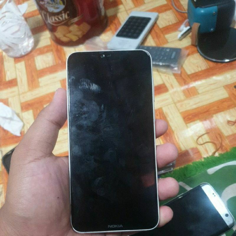 Nokia 6.1 plus minus