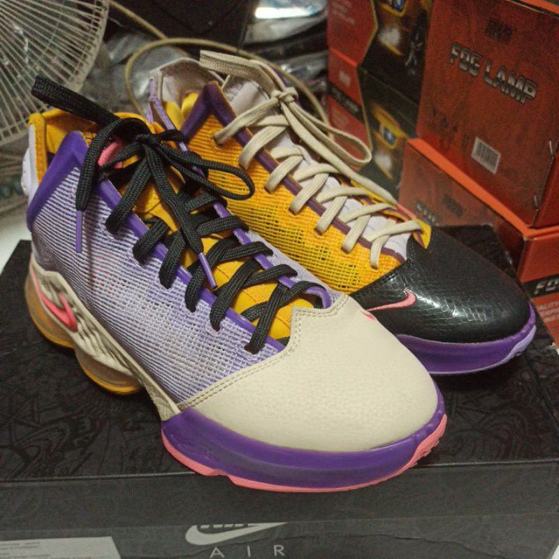 Sepatu Basket Lebron 19 Low Mismatch Lakers size 42,5 27cm