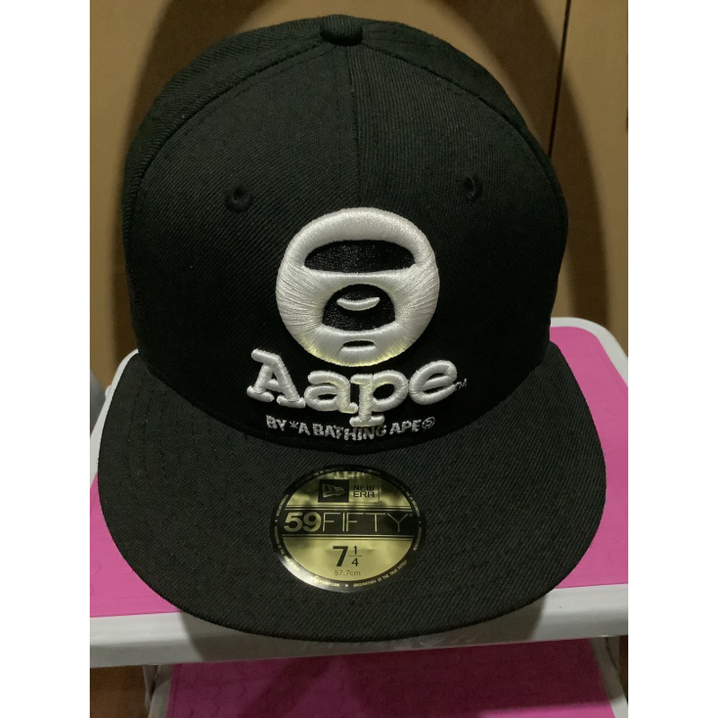 Topi sekon New Era X Aape hitam ( uk 7 1/4)