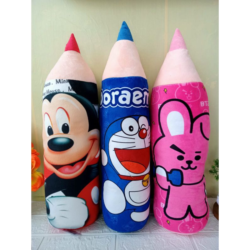 

Boneka Guling Pensil Karakter Ukuran Sedang Hadiah Kado Gift Luvu Lembut Halus