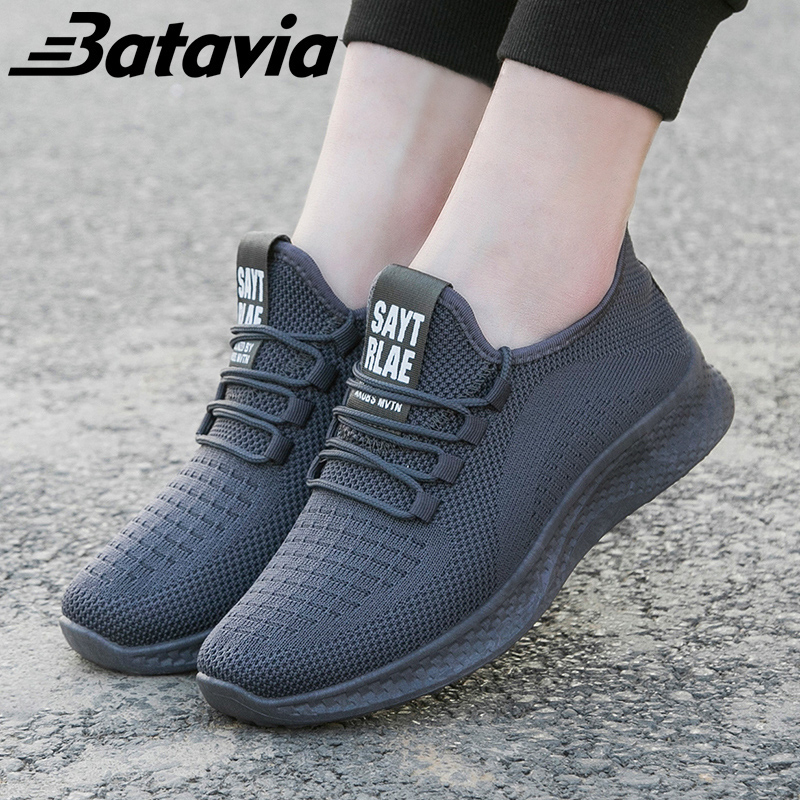 Batavia Sepatu Olahraga Pria Slip-On Tenun Terbang Mempesona Asli Sepatu Warna Solid Sepatu Keren Sepatu Ringan Sol Lembut Sepatu Pria B36