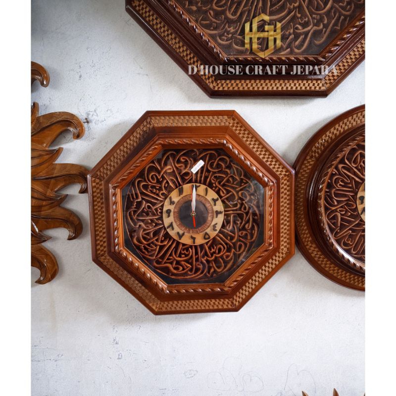 Jam Dinding Ukir Kaligrafi Ayat Al-Asr  Kayu Mahoni