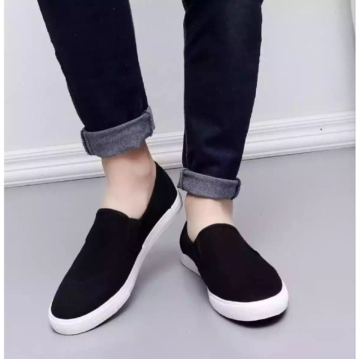 Sepatu Pria Slip on Santai / Sepatu Santai Pria Polos