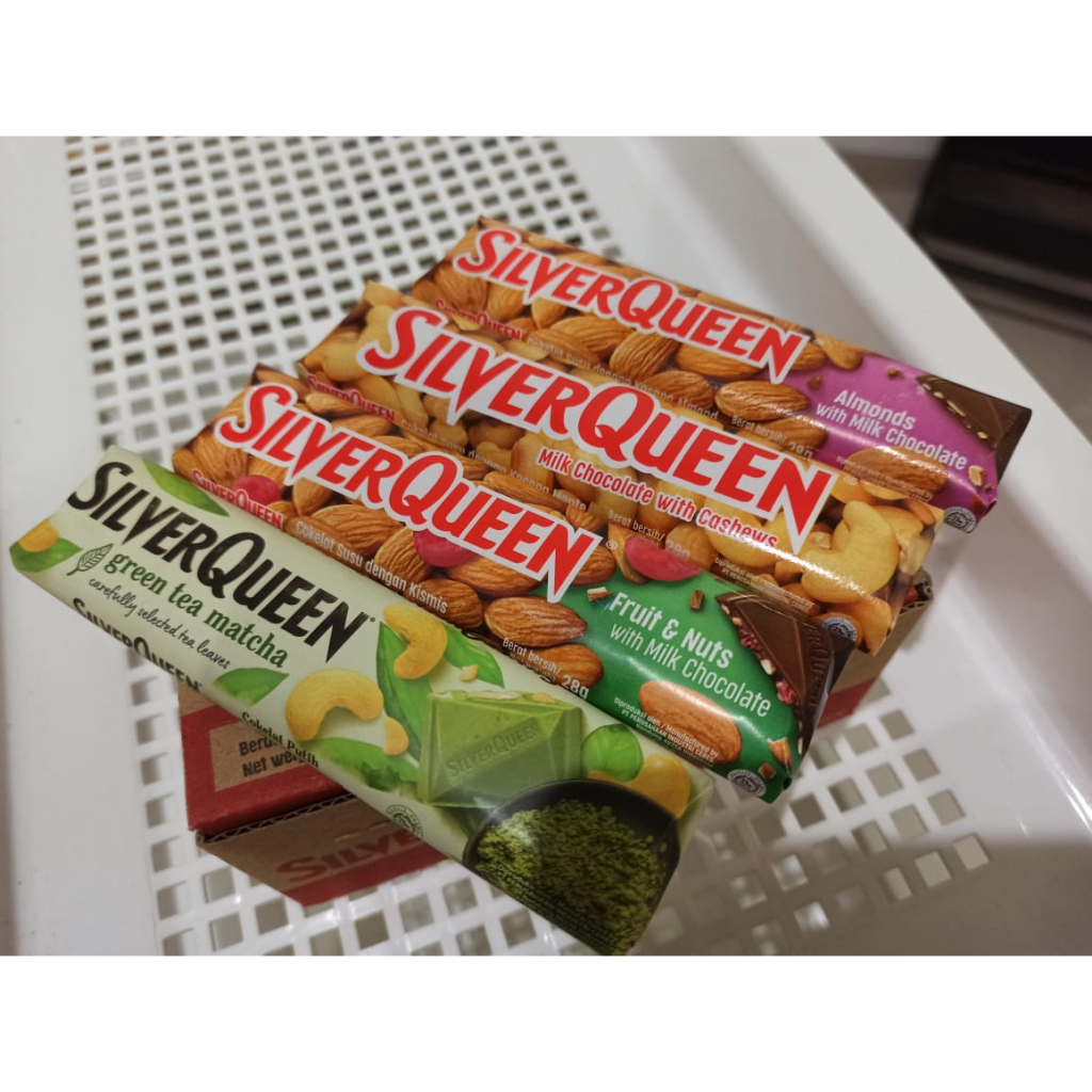 SILVERQUEEN 25GR (BOX isi 10 PCS) - COKELAT SILVER QUEEN Cashew / Almond / Green Tea / YogHurt Very Berry  (BOX)