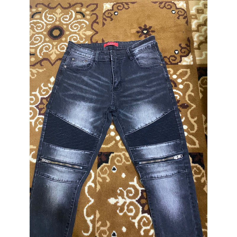 Rucas season 6 Zipper Black