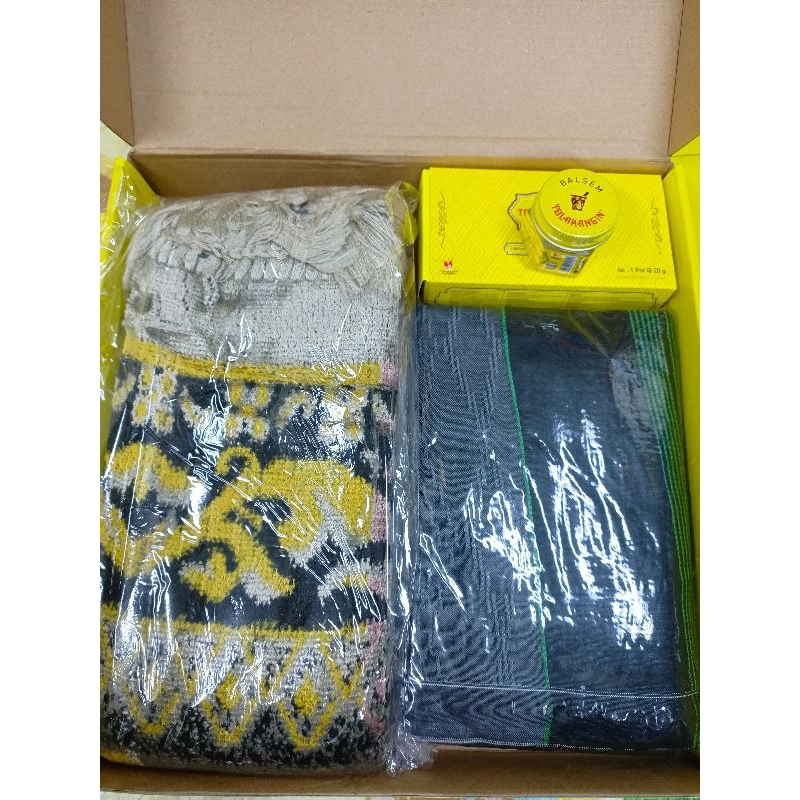 Hampers Idul Fitri Tolak Angin Sidomuncul isi Sarung Sajadah Balsem